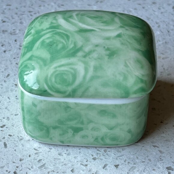 Oscar De La Renta Parfums Green Rose Pattern Ceramic Trinket Box - Picture 1 of 9